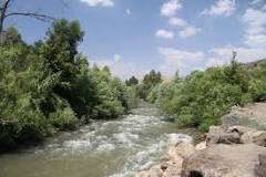¿Cuál es la anchura del río Jordán?